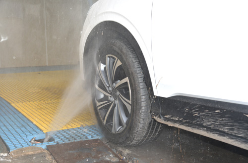 A Brief Discussion on the Marketing Strategy of Computer Car Wash Machine Car